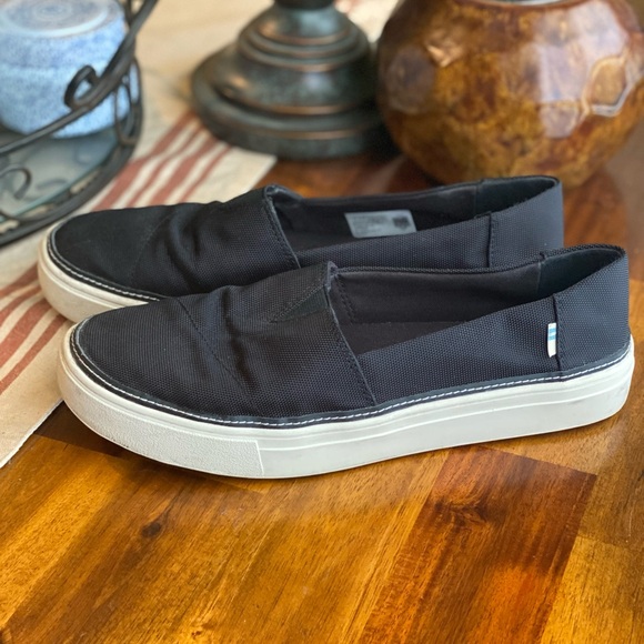 EUC TOMS Slip On Sneakers - Picture 3 of 8